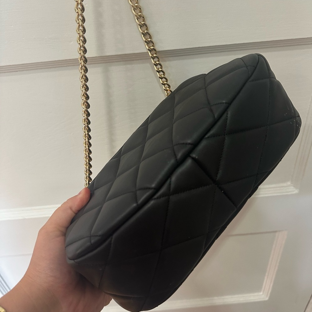 Kate Spade Quilted Black Shoulder Bag with Gold Chain - Picture 15 of 16